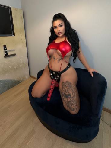 Bizarrladysalina 13
