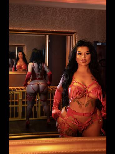 Bizarrladysalina 9