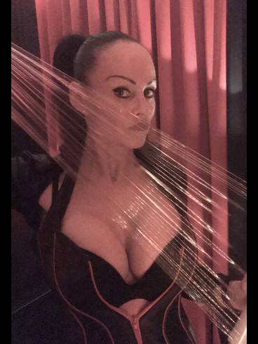 Domina Herrin Liane im VIP Mannheim 61