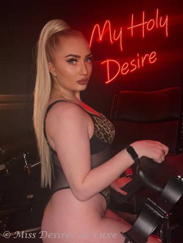 Miss Desiree de Luxe 5