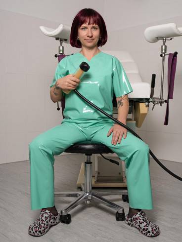 (Latex) Nurse und Patientin Luva im Lustwerk 2