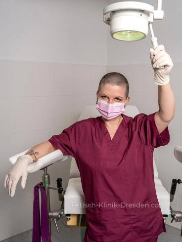 (Latex) Nurse und Patientin Luva im Lustwerk 4