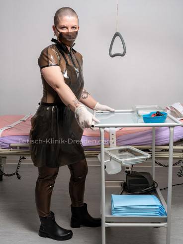 (Latex) Nurse und Patientin Luva im Lustwerk 5