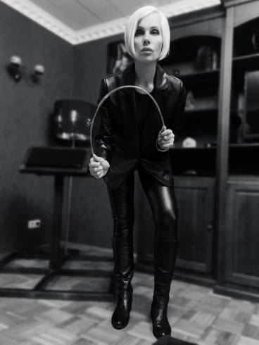 Mistress Helen Bates 10