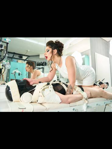 Bizarrlady-Switcherin AmoraColory 8