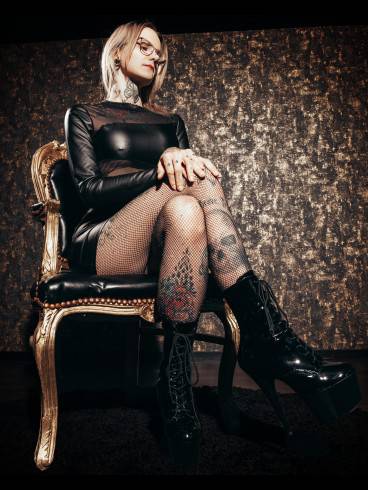 Farting & KV Queen im Mistress Empire 1