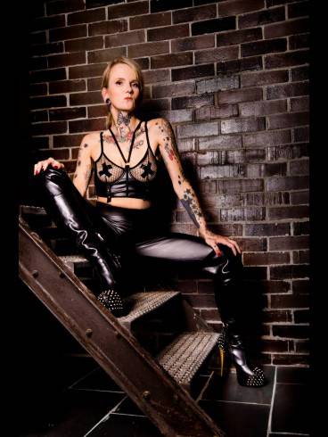 Farting & KV Queen im Mistress Empire 2