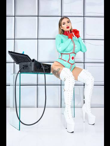 Fetischärztin Frau Dr. Rose in Hamburg 6