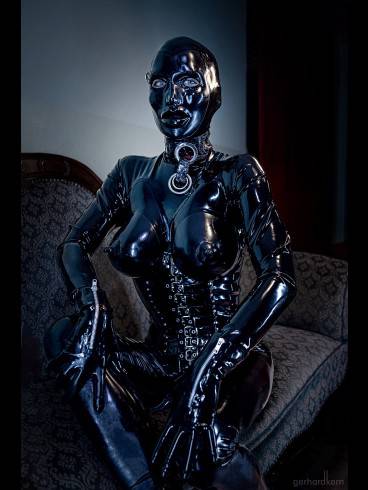 Die Latex Göttin Miss Isocyanat zu Gast 11