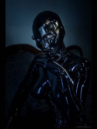 Die Latex Göttin Miss Isocyanat zu Gast 12