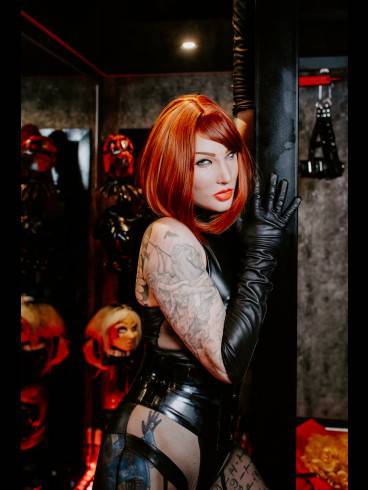 Die Latex Göttin Miss Isocyanat zu Gast 3