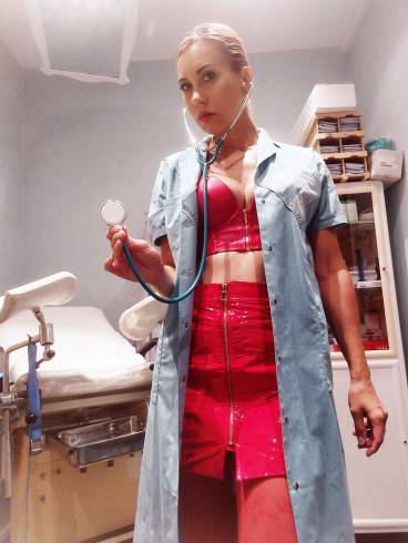 Klinikerin Cora Champaign - bis 08 Mai Karlsruhe 4