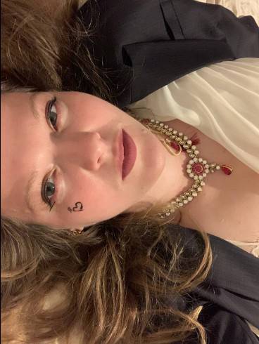 Amtsärztin testet dein Männlichkeit mit Gummipuppe 2