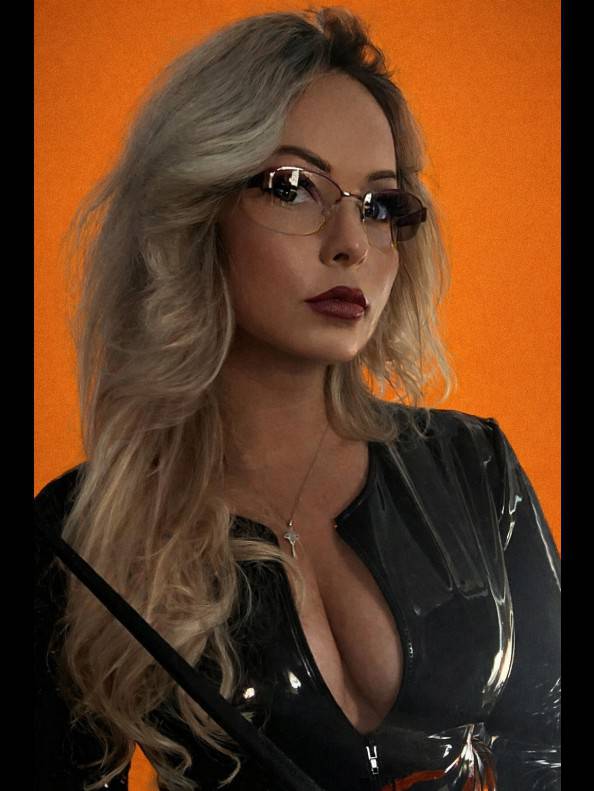 ROLLENSPIELE LATEX SISSY -TRAINING TPE in Berlin