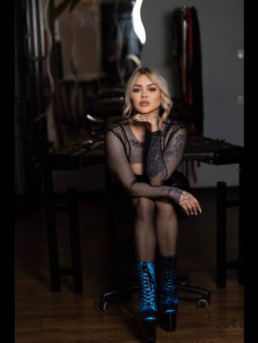 Lady Indre Baltic stimme der Dominanz 1