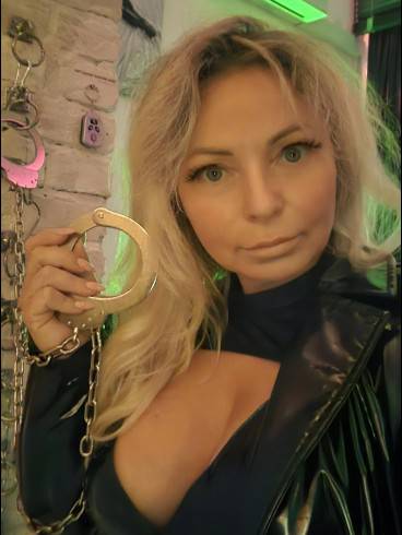 Bizarrlady Domina Camellia nur Haus Hotel 1