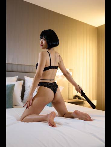 Asien Domina-Jung Mind-Control 5