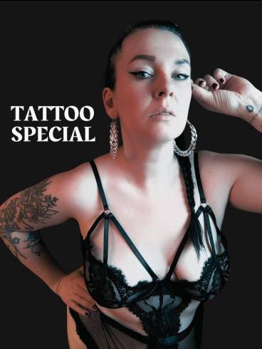 Lara Vixette - BDSM-Tattoo-Session 1