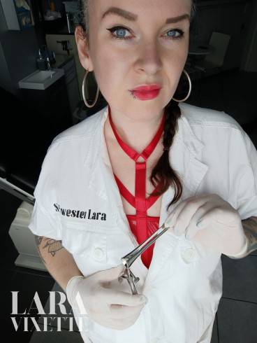 Lara Vixette - BDSM-Tattoo-Session 6