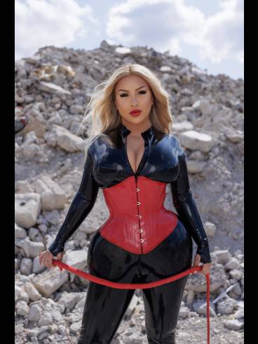 Bizarrladysalina 2