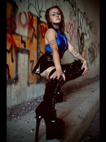 Jungdomina Lady Venom 1