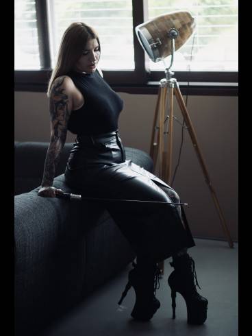 Mistress Hannah - Eleganz in einer Person! 2