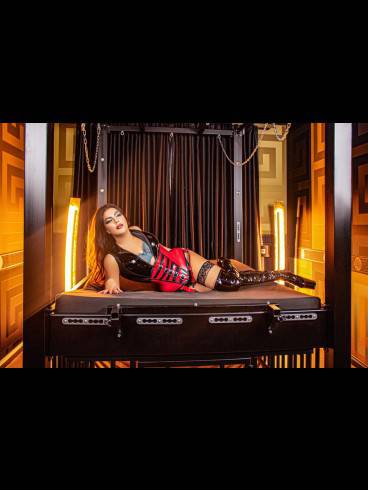 Lady Victoria Amada 3