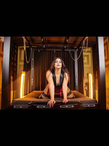 Lady Victoria Amada 4