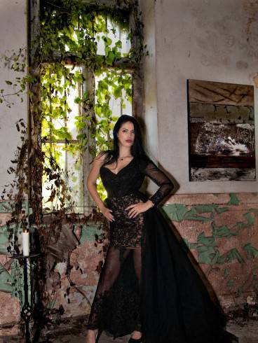 Dominatrix Anya 14