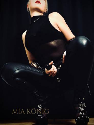 Mia König 3