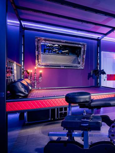 Golden Cage Black Room 1