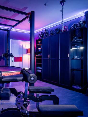 Golden Cage Black Room 5