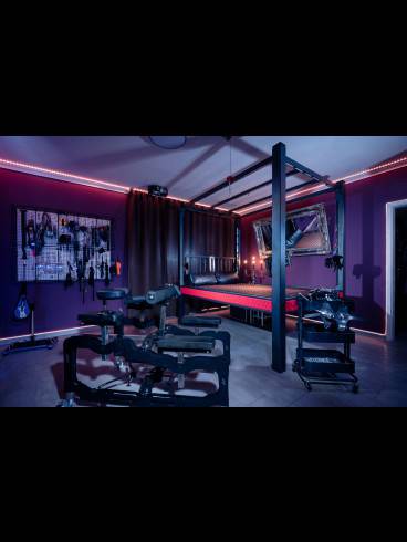 Golden Cage Black Room 6