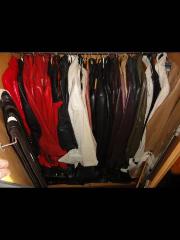 Lederkleidung Echtleder an Dominas zu verschenken 1