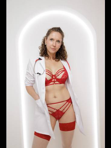 Mistress Wanda berührbar + berührend 4