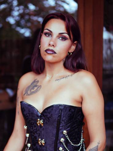 Jungdomina Silvienne Nocturna 1