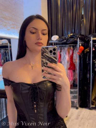 BRAZILIAN DOMINATRIX - MISS VIXEN NOIR 22