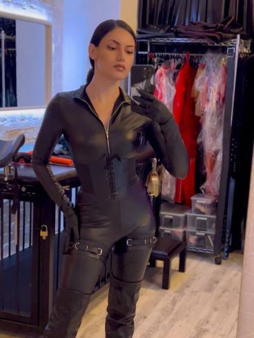 BRAZILIAN DOMINATRIX - MISS VIXEN NOIR 45