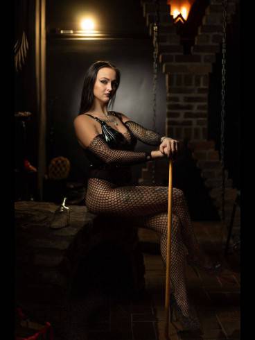 Jungdomina Lady Venom 3