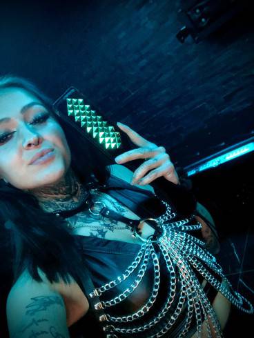 Jungdomina Lady Venom 1