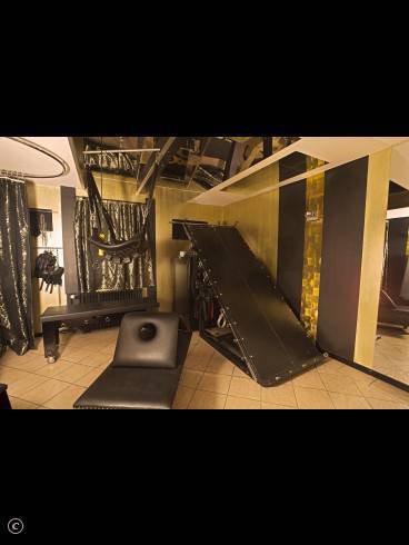 Studio Unschlagbar in München sucht Gastdominas 2