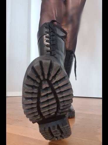 CBT/Ballbusting mit Springerstiefeln 2