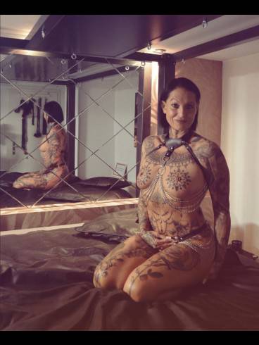 Hazel Bizarre HAMBURG GastLady by Mistress EMPIRE 50