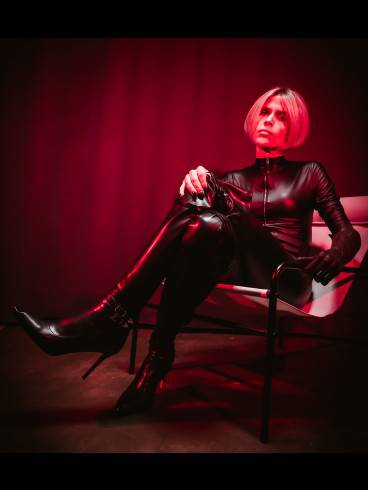 Neu!!! Transgender Queen Inanna im SM Bhf. 3