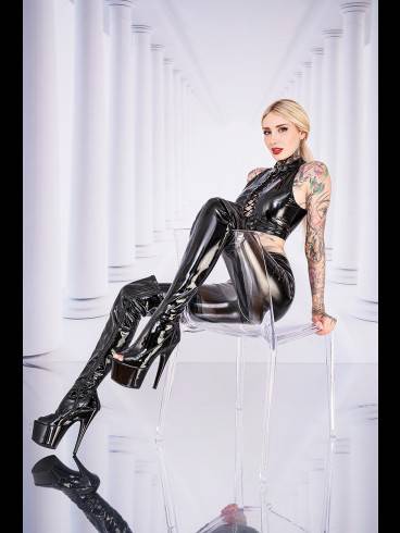 Miss Aurelia Velvet 2