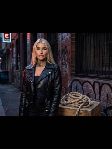 Ich bin LadyLisa deine Jungdomina die herrscht 3