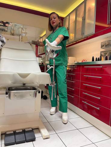 Bizarrärztin Eden Black 3