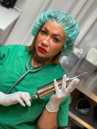 Bizarrärztin Eden Black 4