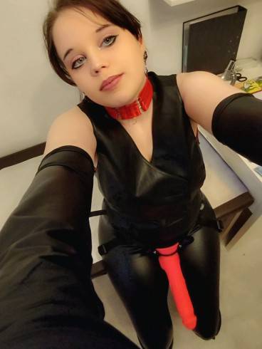 Junge Domina sucht Übungs Objekt 2