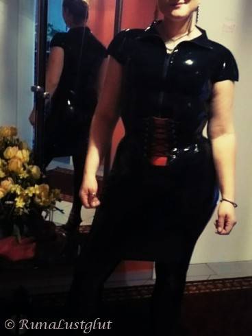 Runa in Latex & Lack 12